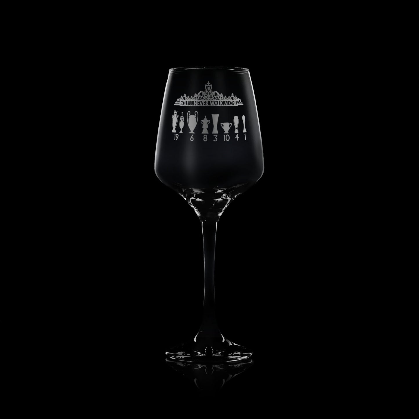 engraved wine glass etched with liverpool  shankly gates and trophy design