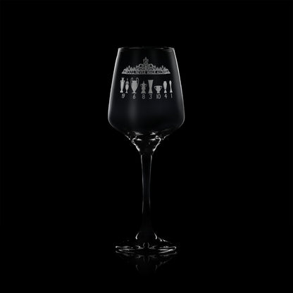 engraved wine glass etched with liverpool  shankly gates and trophy design