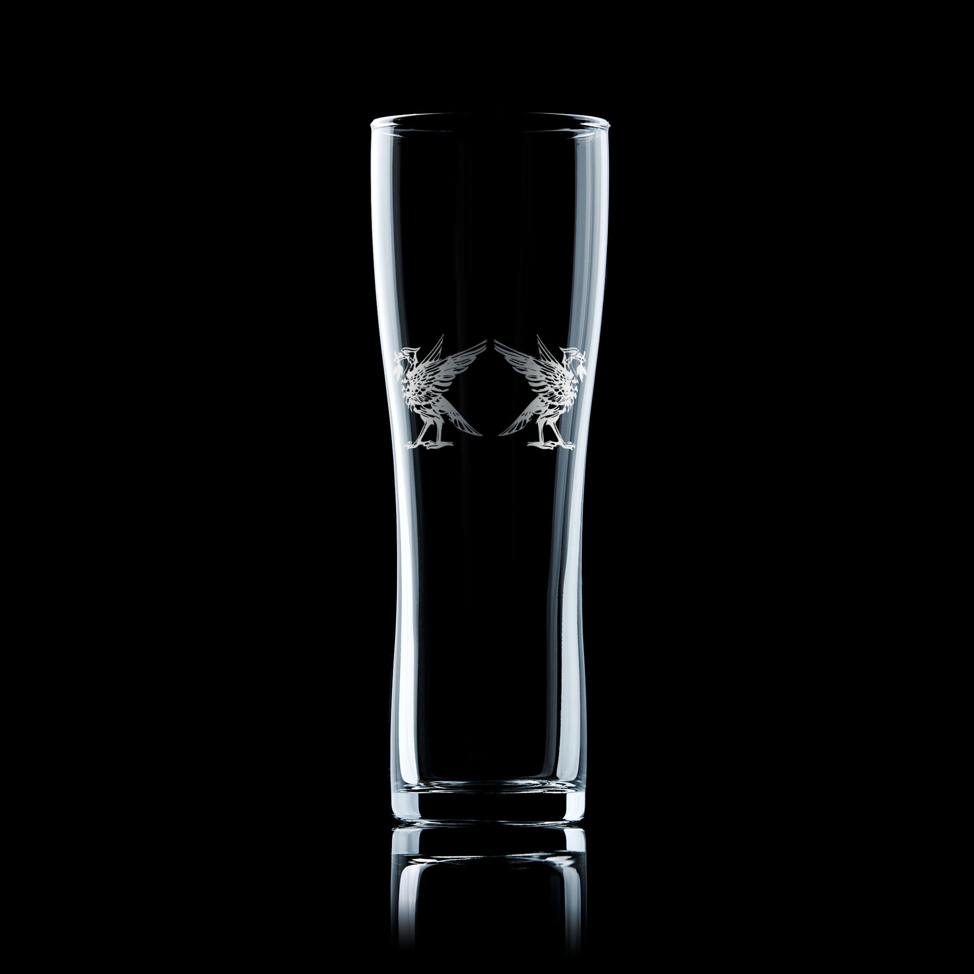 tall pint glass engraved with liverpool's liverbirds