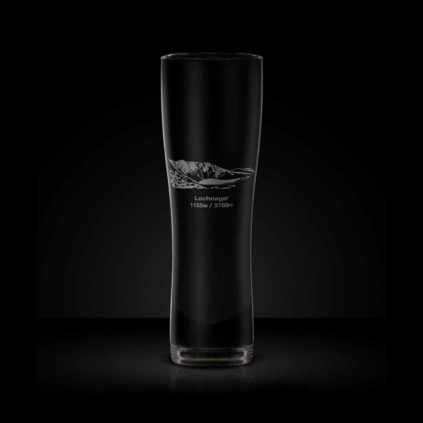 engraved mountain craft beer pint glass etched with lochnagar's north corrie