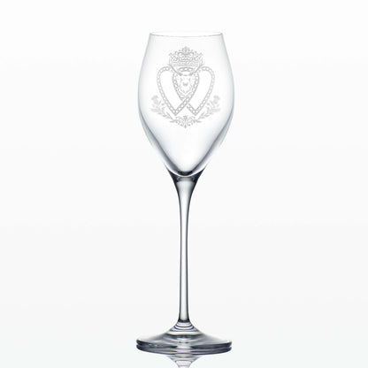 Tulip-shaped Atelier prosecco glass with Luckenbooth engraving, shown on white background to highlight refined shape and clarity