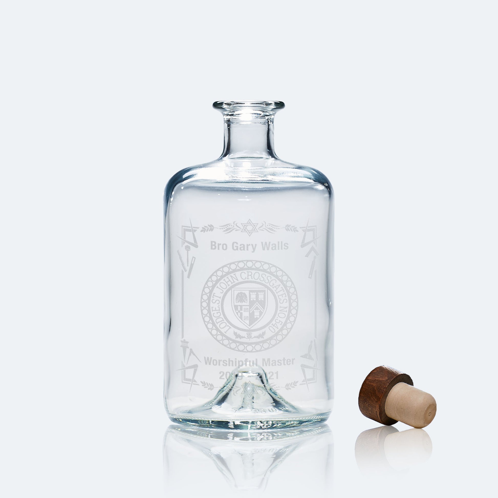 whisky decanter apothecary bottle engraved with a personalised message and masonic atlas lodge design