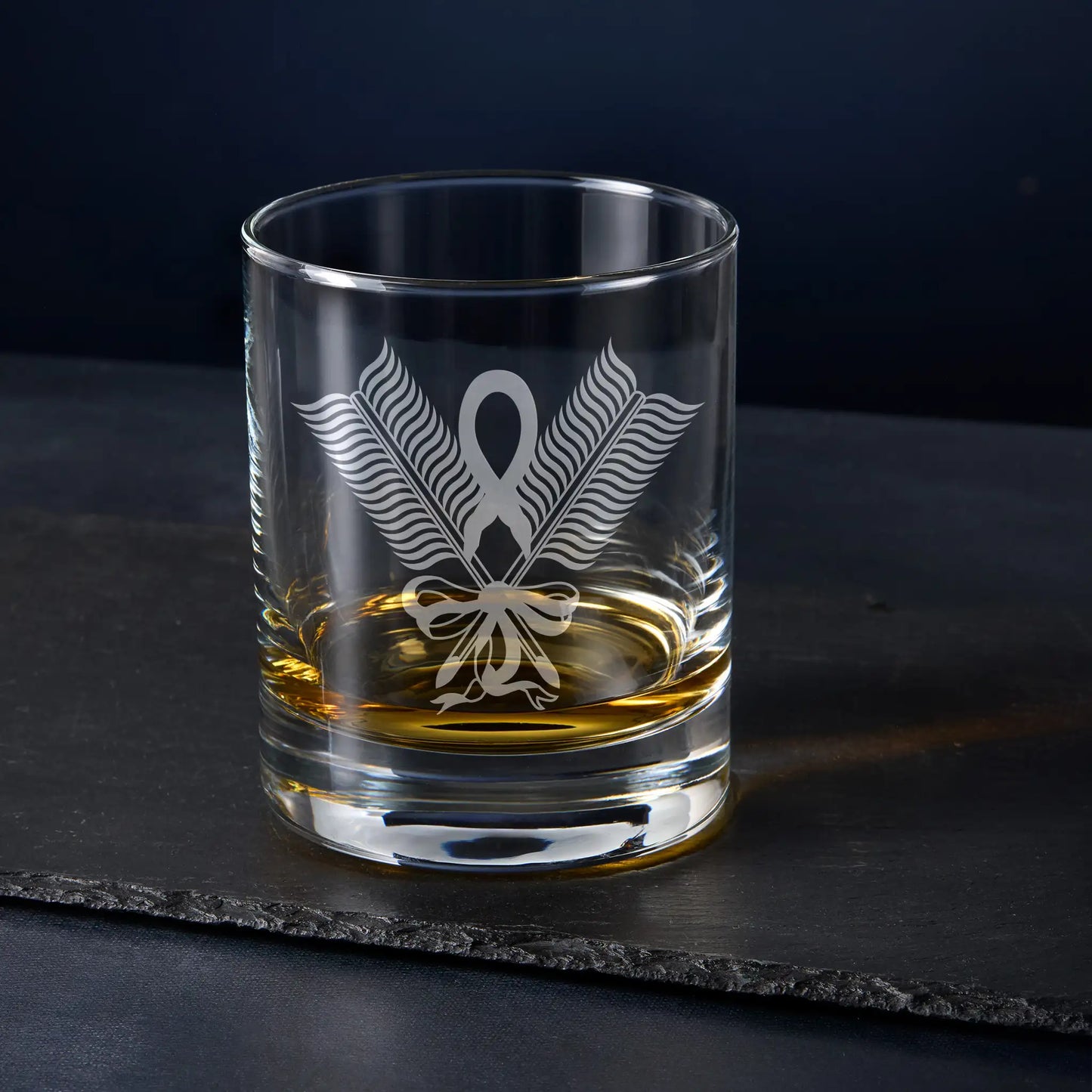 Secretary collar jewel whisky glass – English Constitution, engraved and displayed on dark backdrop