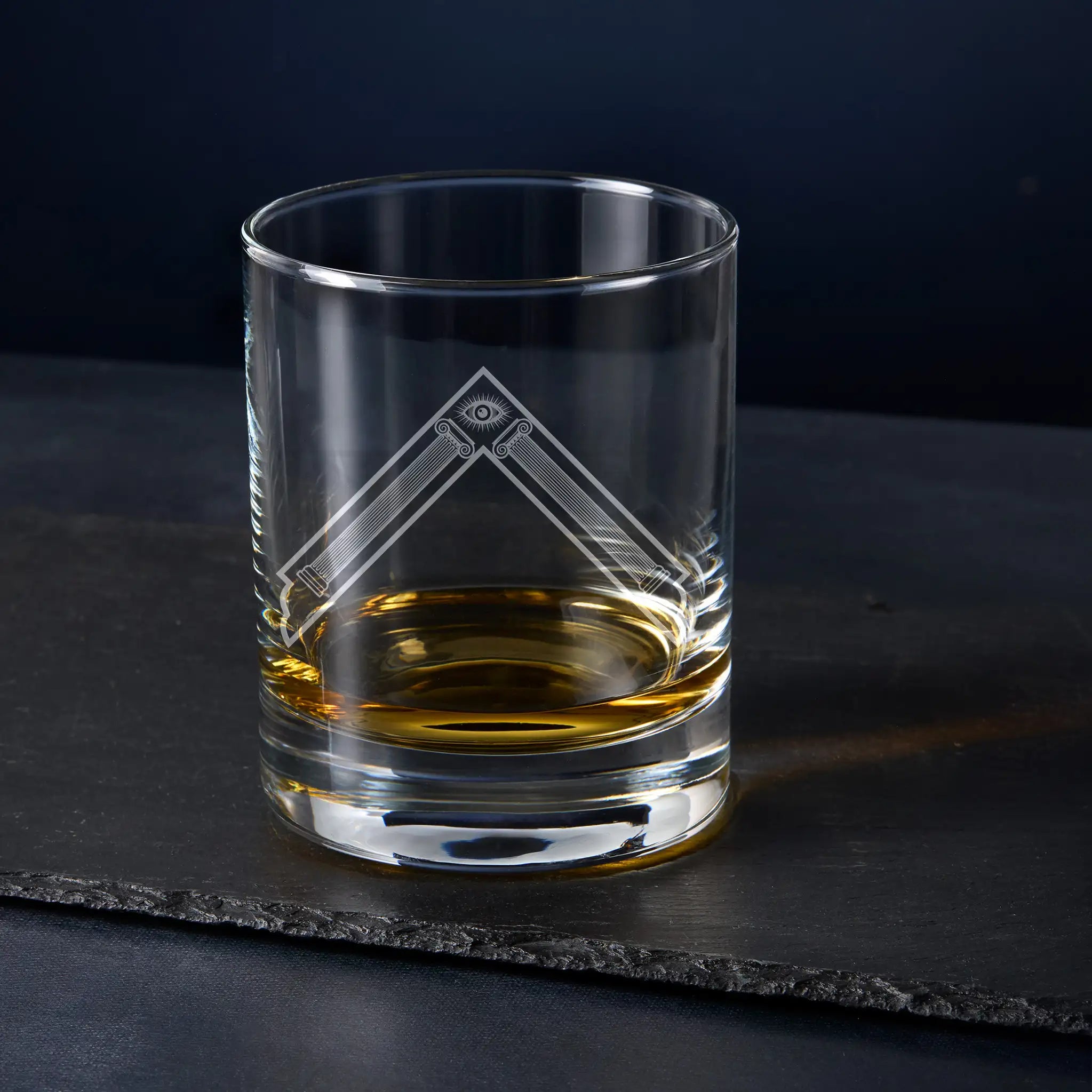 Whisky glass engraved with the Substitute Master craft officer collar jewel, Scottish Constitution