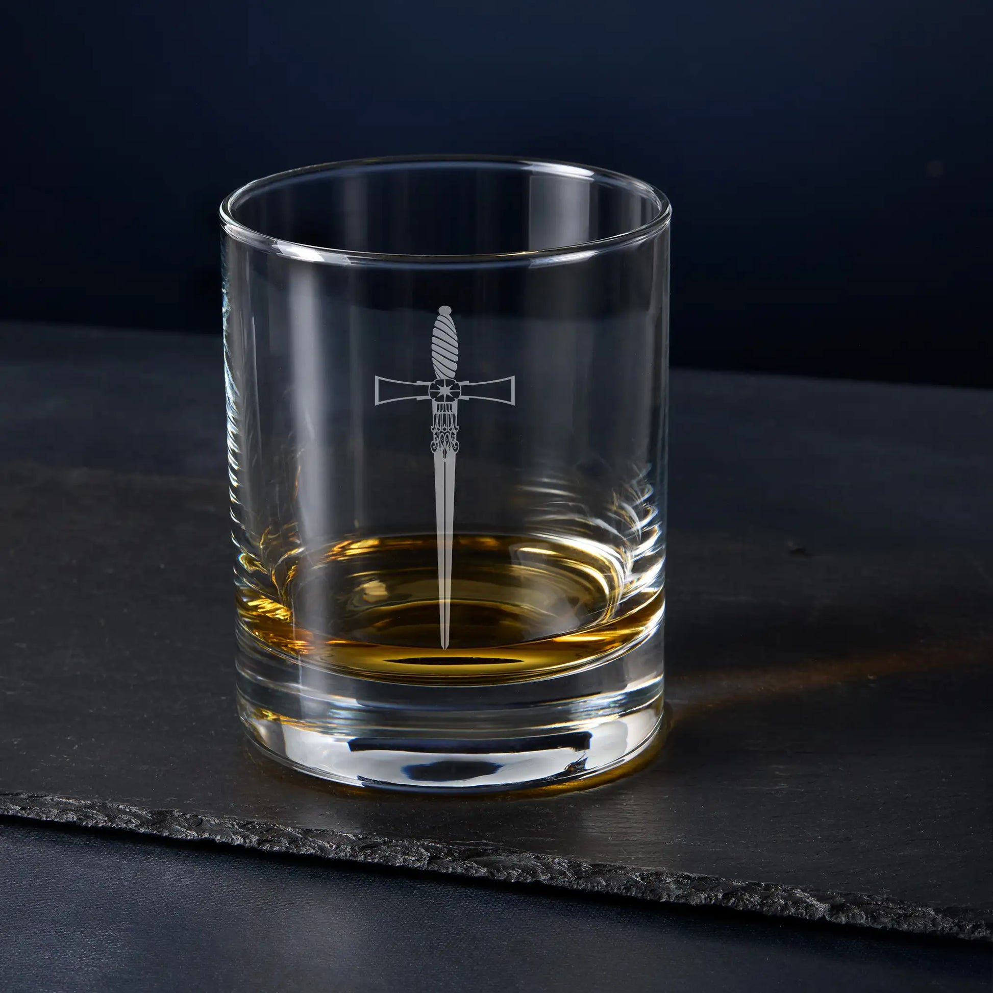 Tyler whisky glass – Masonic collar jewel engraving on black background