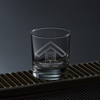 masonic whisky glass engraved with an english constitution craft officers past master collar jewel