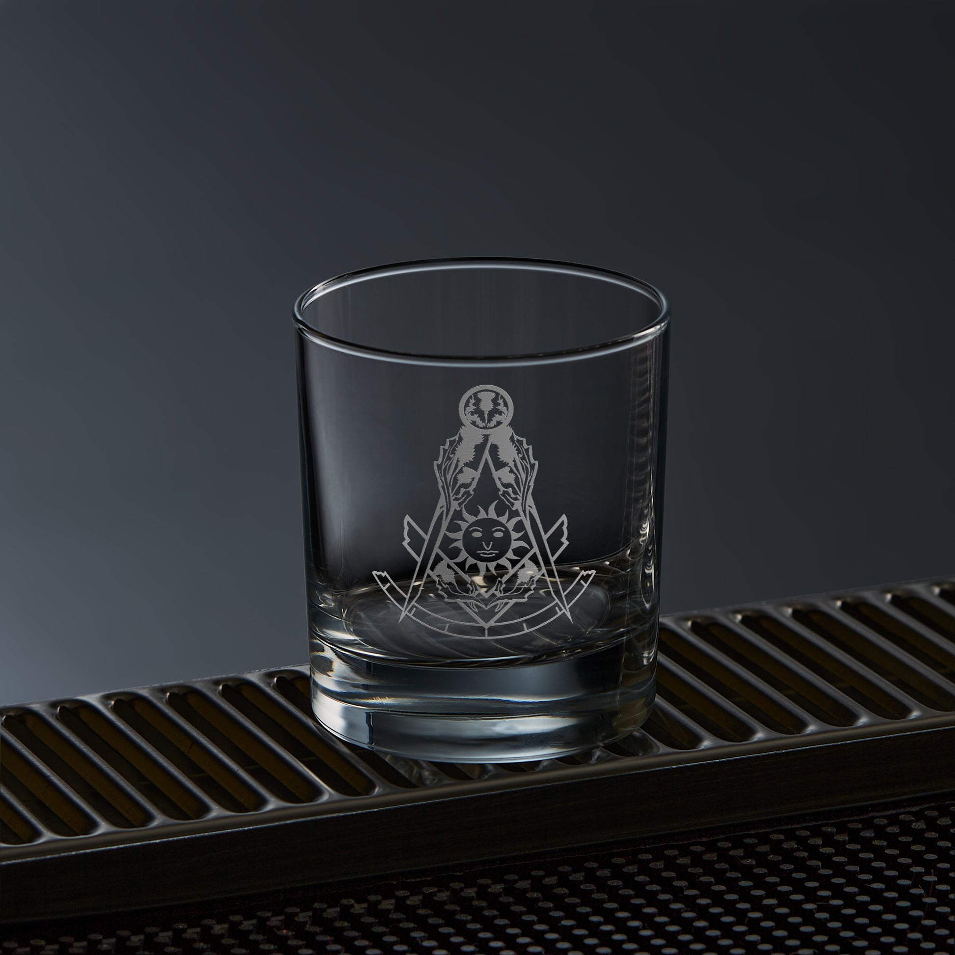 masonic whisky glass engraved with a Scottish constitution craft officers right worshipful master collar jewel