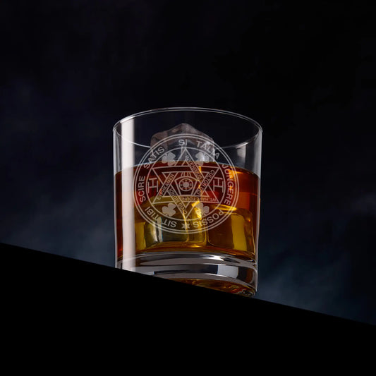 Engraved whisky glass with Masonic Royal Arch Companions breast jewel (Irish Constitution), obverse view