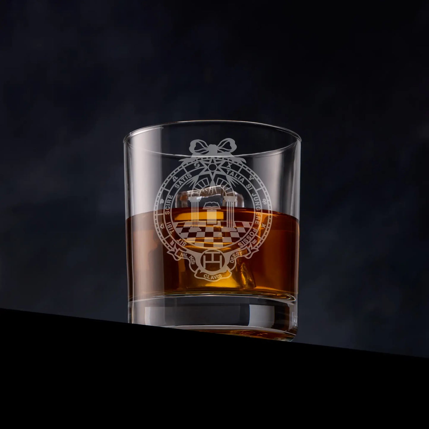 Engraved whisky glass with Masonic Royal Arch Companions breast jewel (Scottish Constitution), obverse view