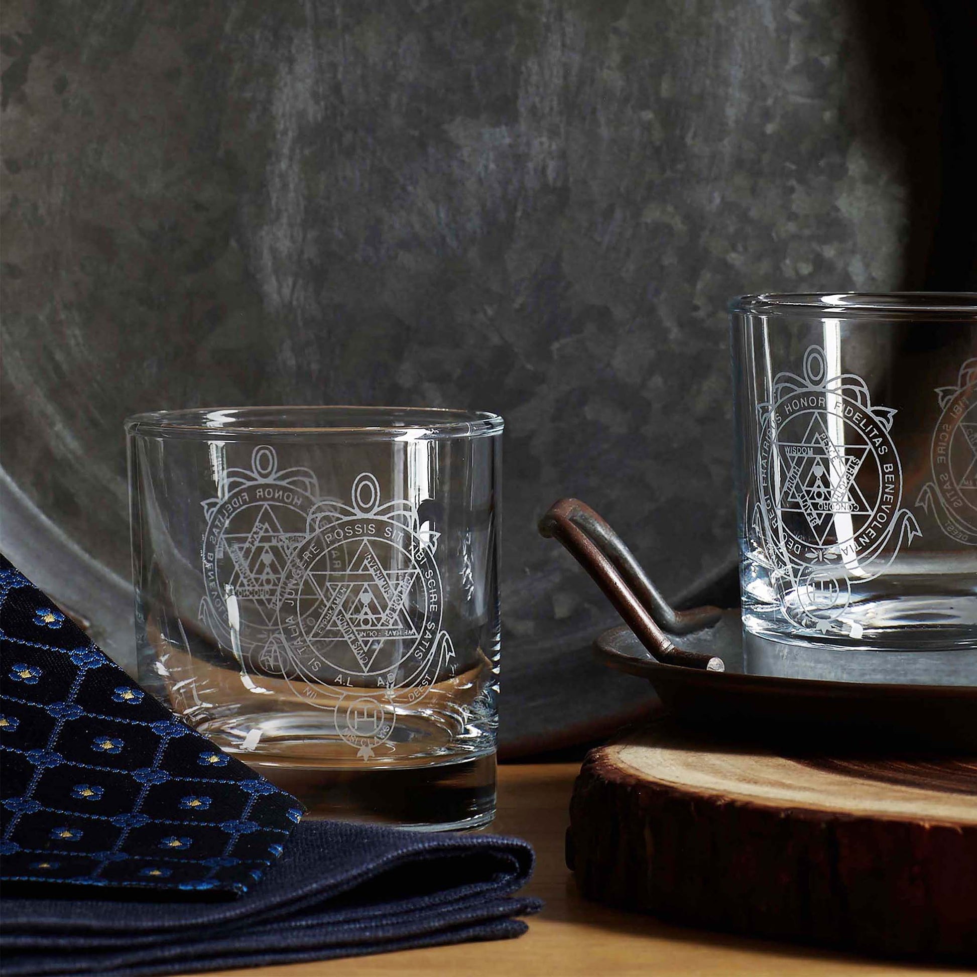 Masonic whisky glass engraved with the obverse and reverse of the Royal Arch breast jewel
