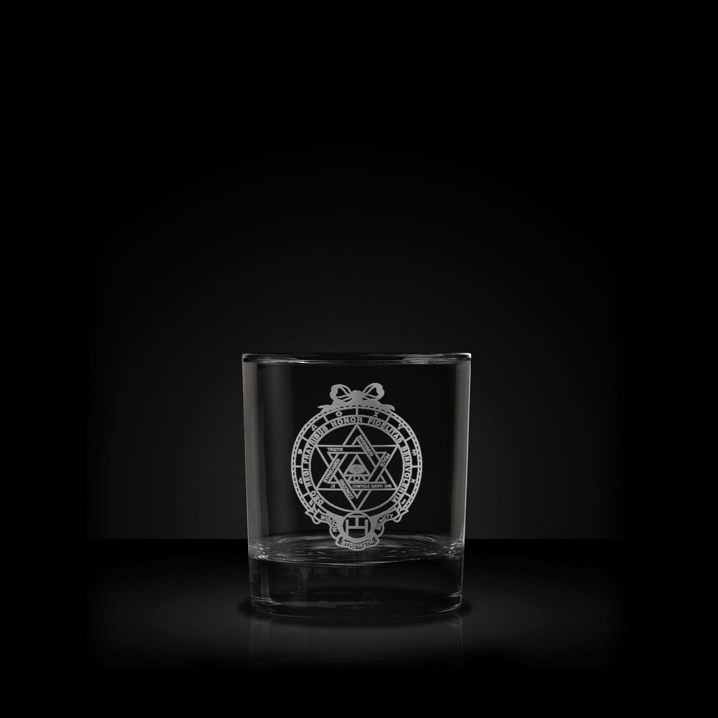 masonic whisky glass engraved with a reverse Scottish royal arch breast jewel