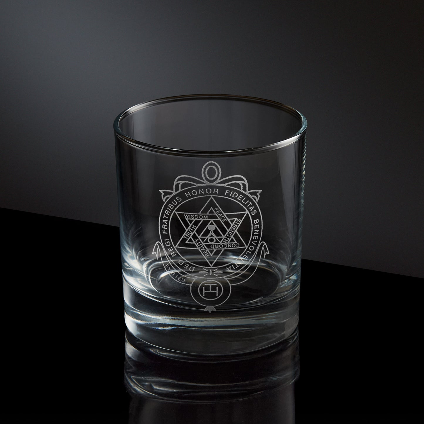 masonic whisky glass engraved with an english royal arch breast jewel