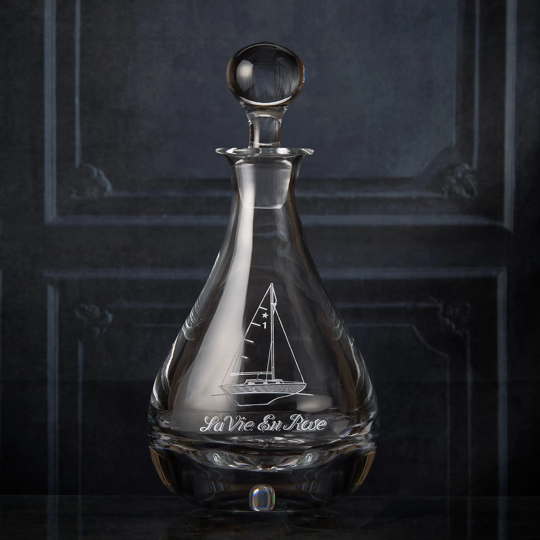 Handmade wine decanter engraved with a sailing boat and name "La Vie En Rose"