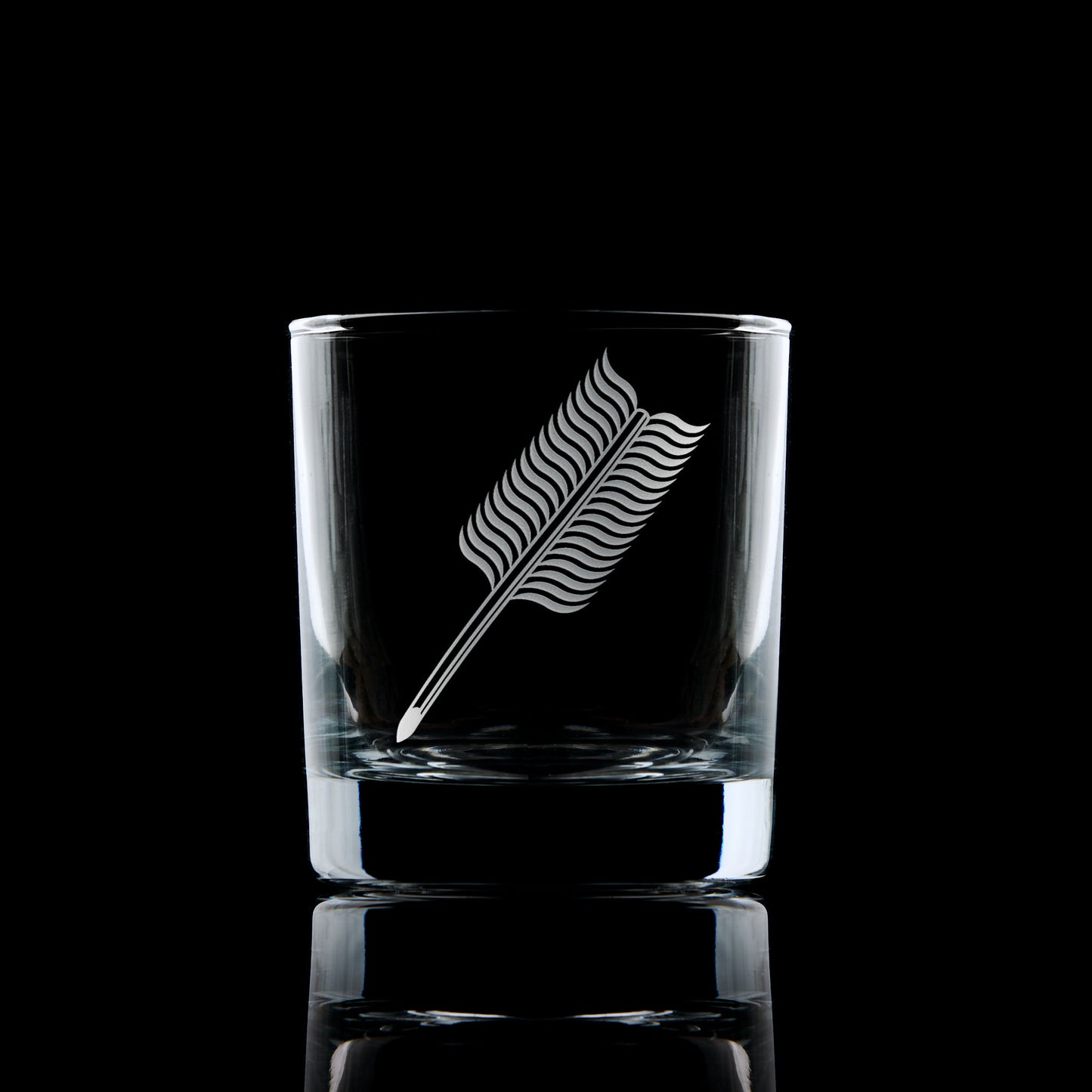 Engraved Masonic whisky glass – Assistant Secretary jewel – Scottish Constitution – black background