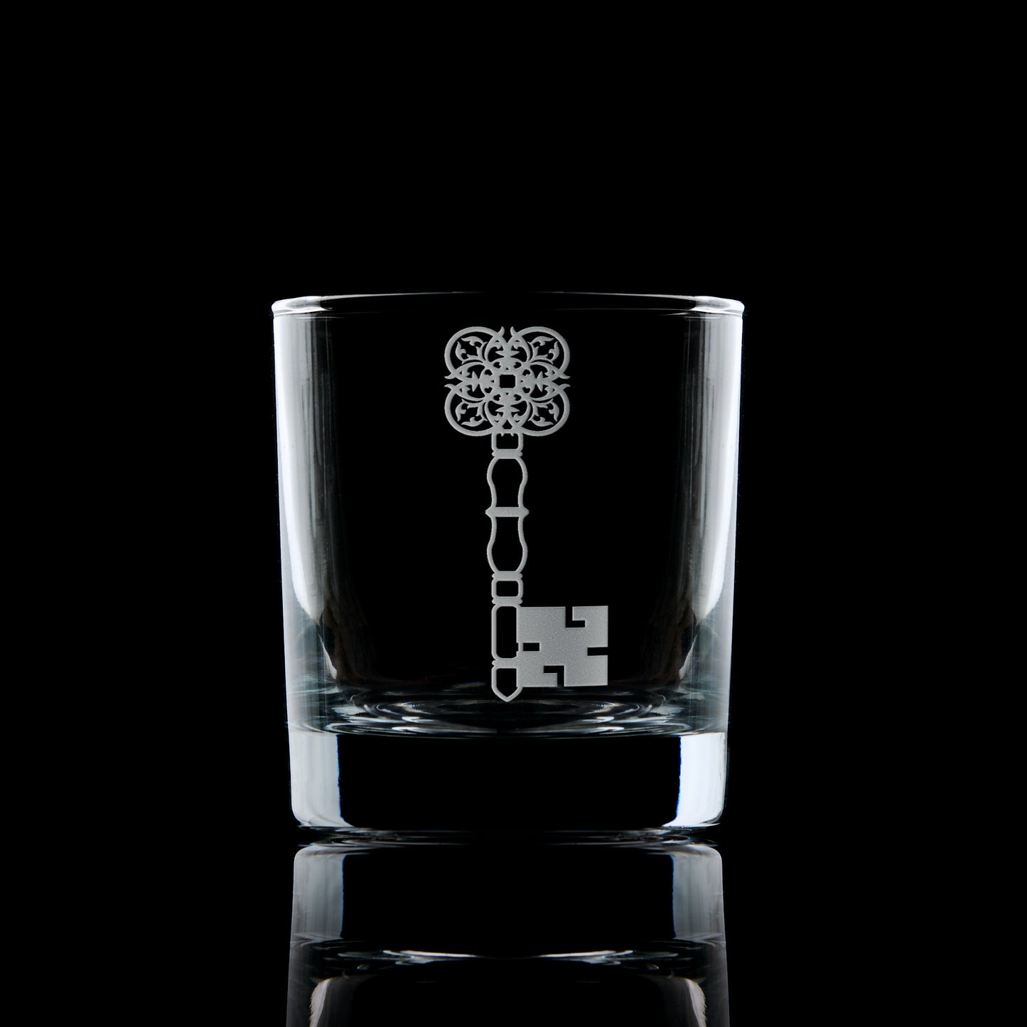 Masonic whisky glass – Assistant Treasurer jewel – Scottish Constitution – black background