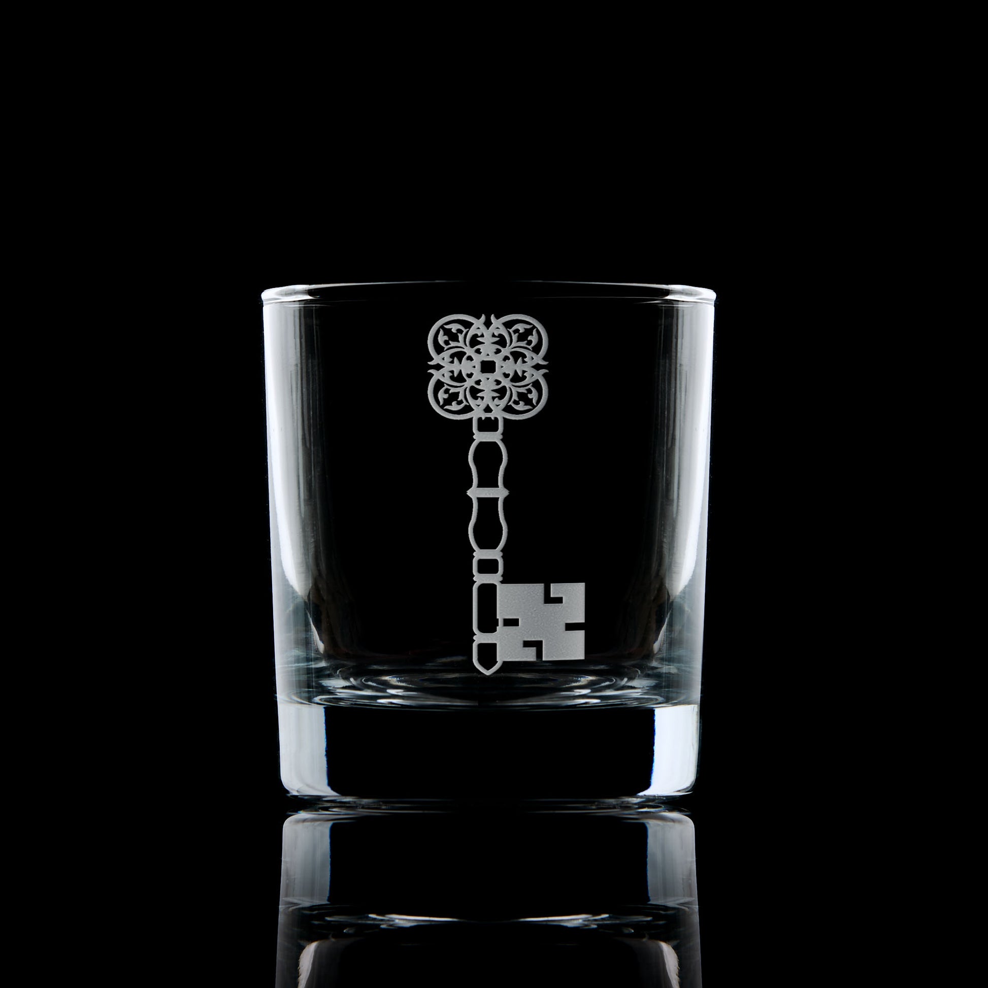 Masonic whisky glass – Assistant Treasurer jewel – Scottish Constitution – black background