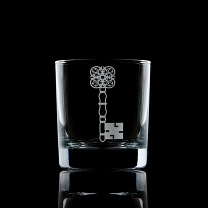 Masonic whisky glass – Assistant Treasurer jewel – Scottish Constitution – black background