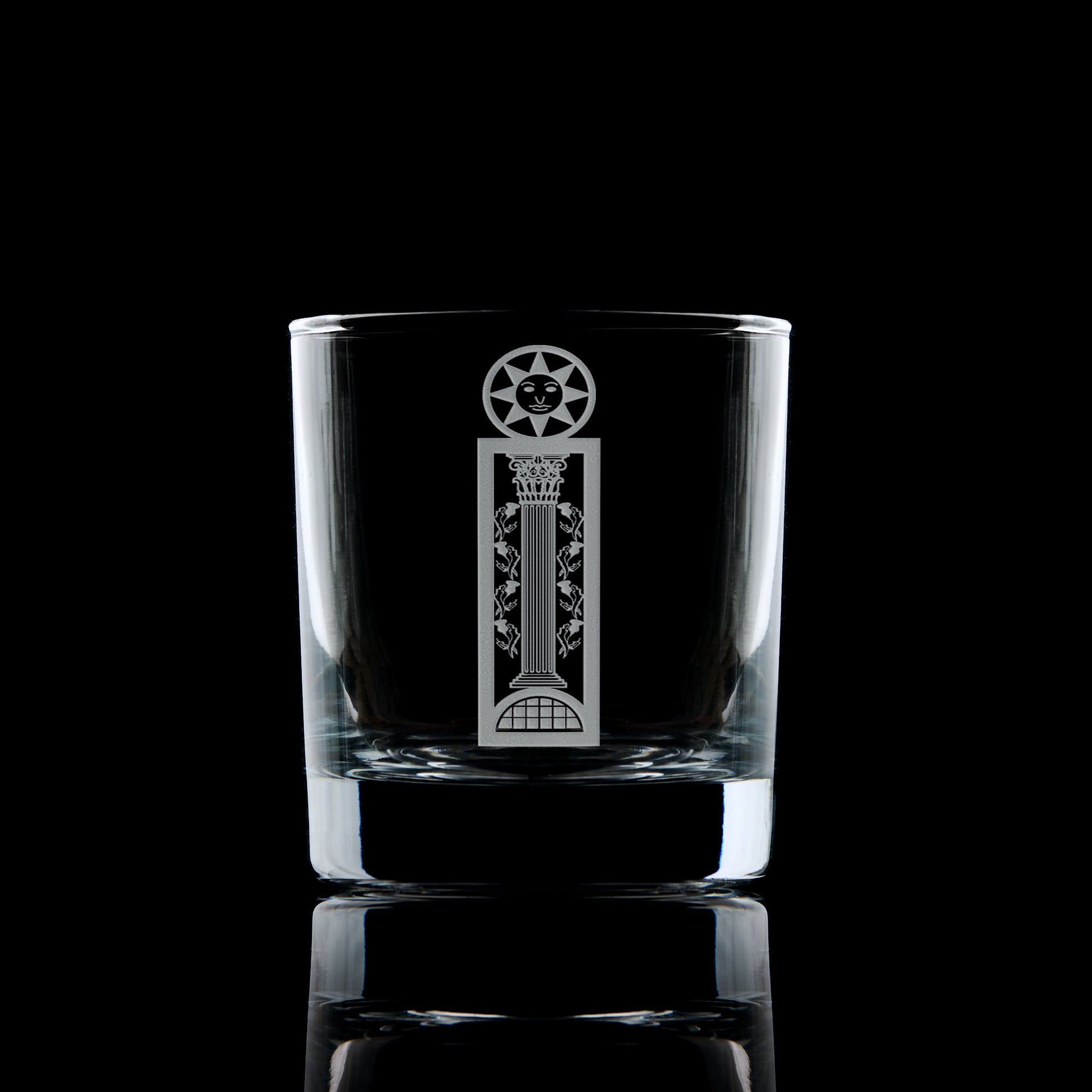 masonic whisky glass engraved with a scottish freemansory junior warden collar jewel