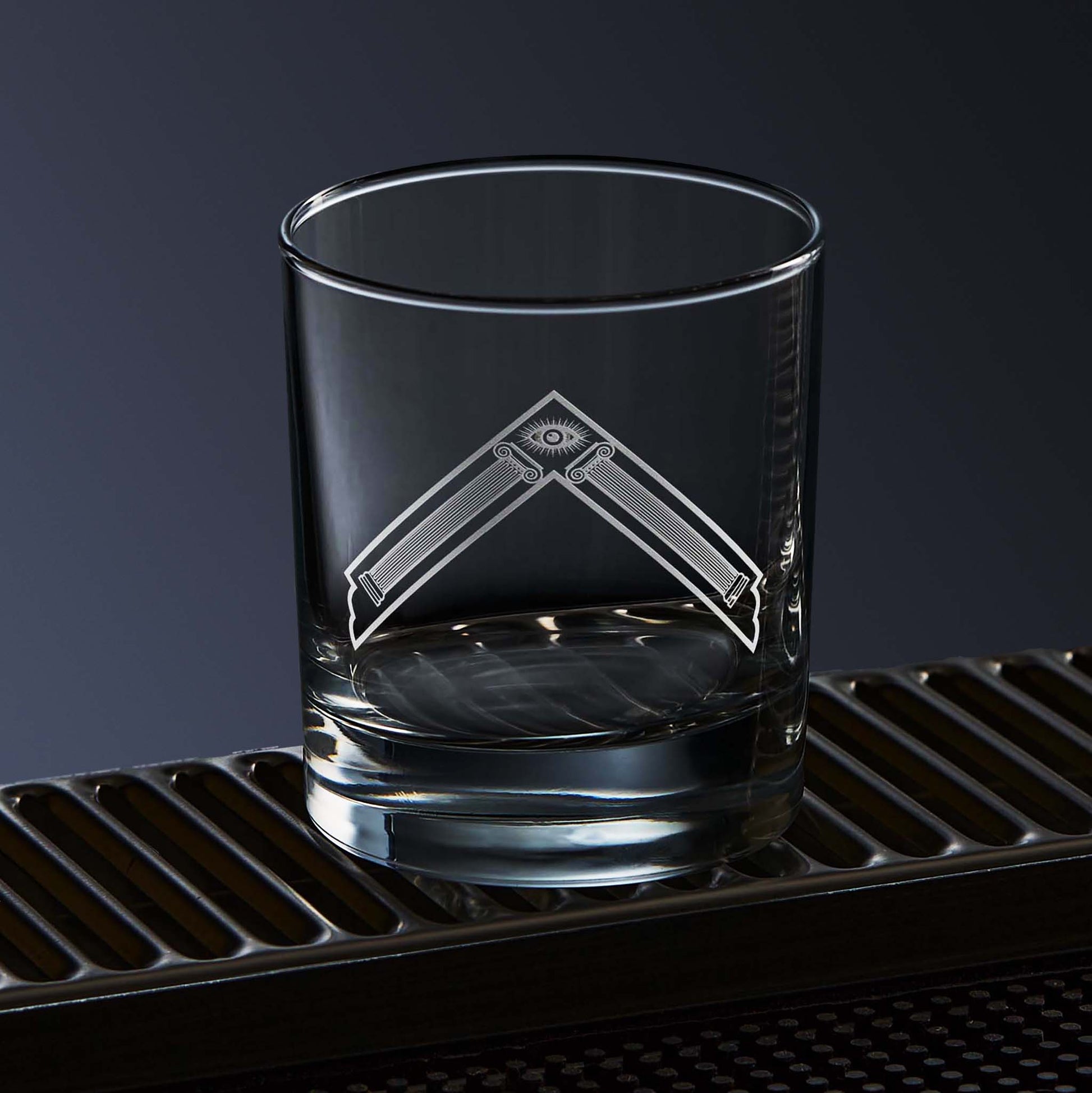 masonic whisky galss engraved with a substitute master collar jewel