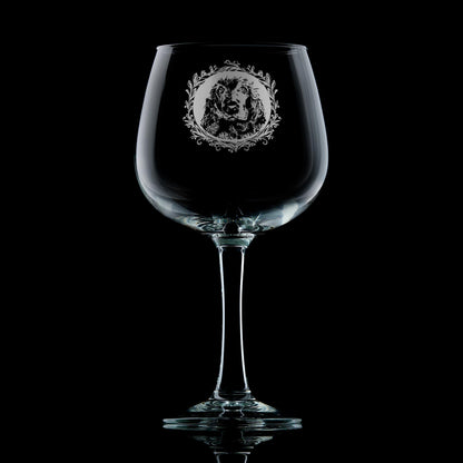 Show Cocker Spaniel gin glass displayed in front of dark wooden panelling, featuring a leafy garland dog portrait design by Just The Ticket.