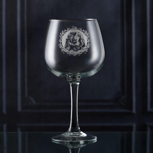 Engraved Show Cocker Spaniel gin glass featuring a spaniel portrait within a leafy garland, hand-engraved in Scotland by Just The Ticket.
