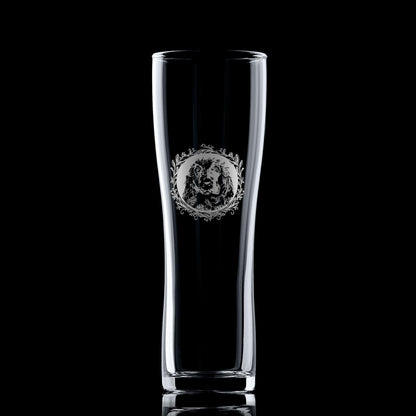 Pint glass with engraved show cocker spaniel portrait in circular frame with leafy garland