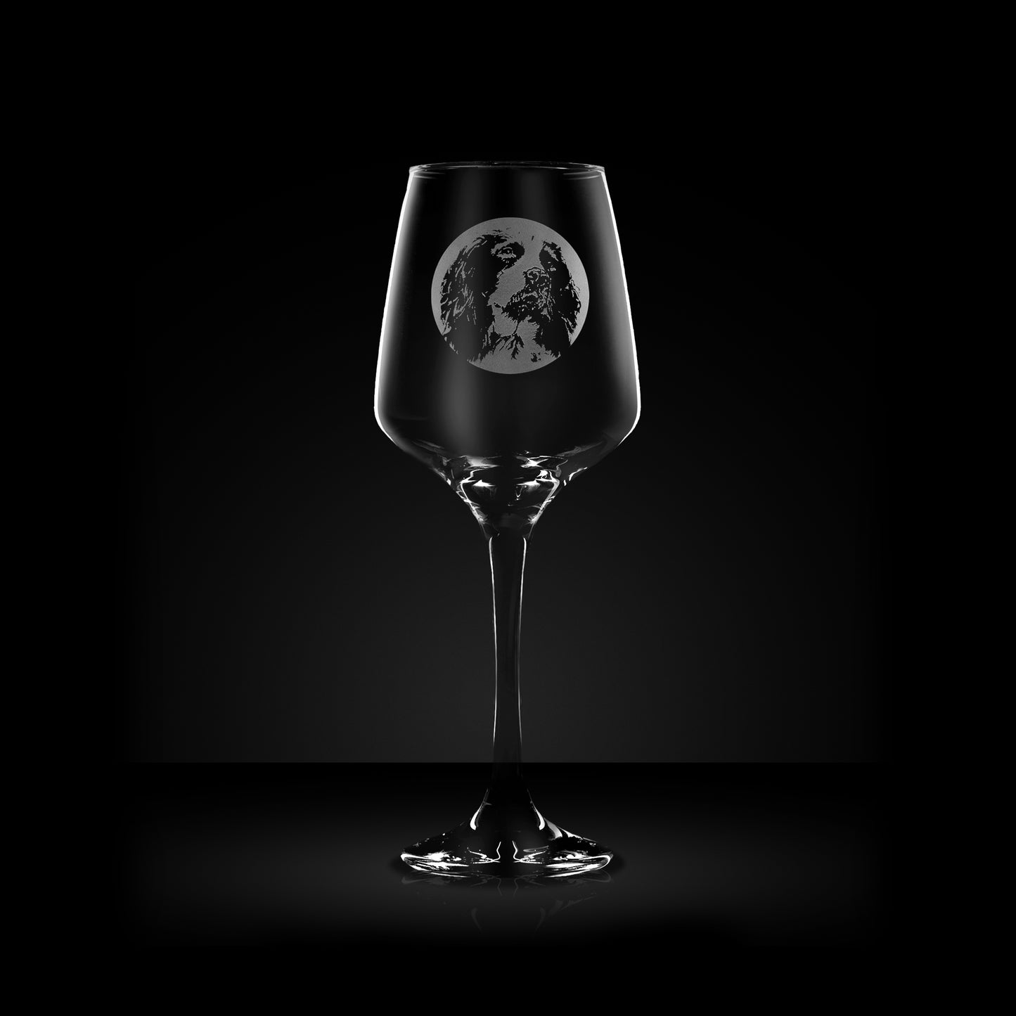 etched wine glass engraved with a portrait of an english springer spaniel dog