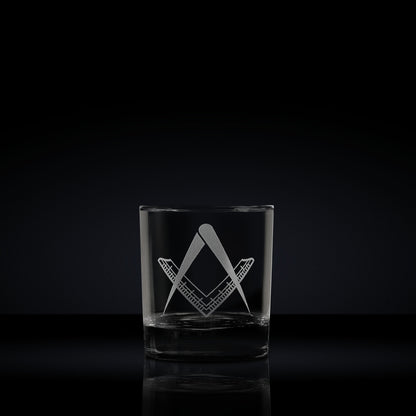 Masonic whisky glass engraved with a 3rd degree square and compass