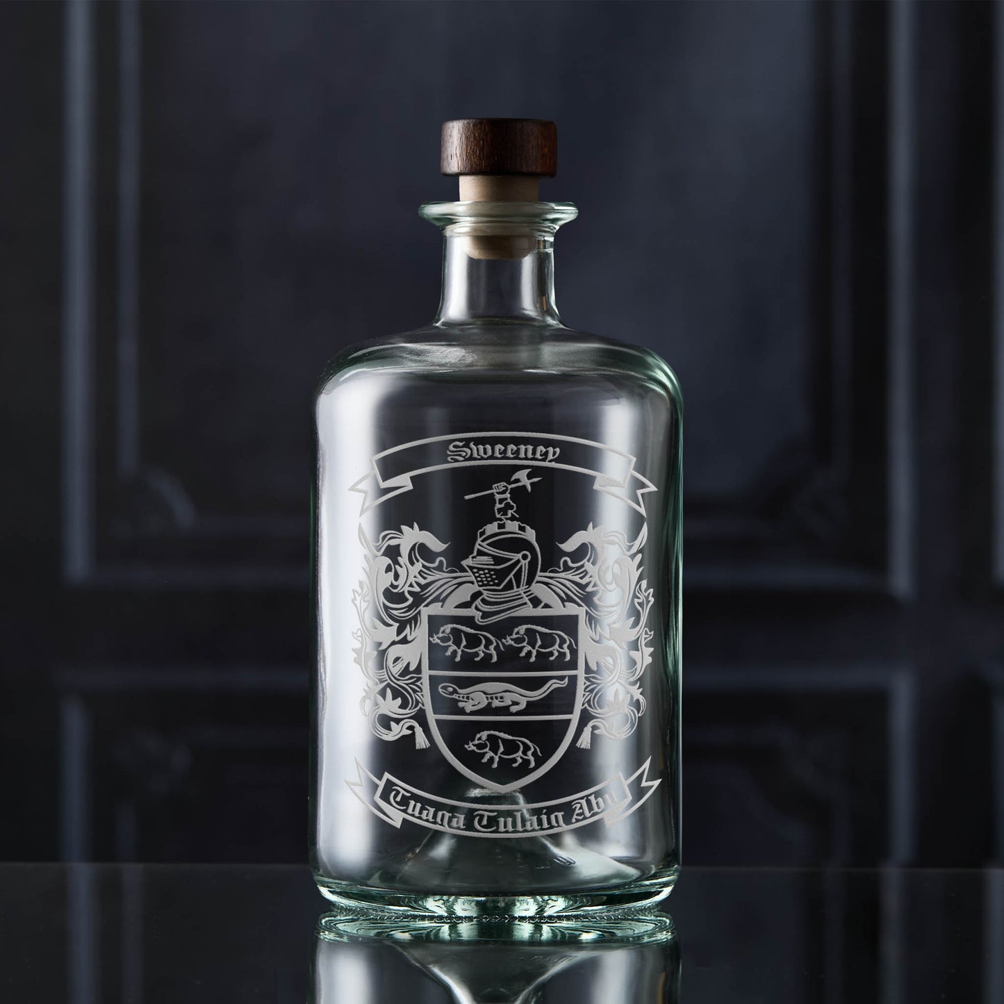 Square-shoulder apothecary decanter with personalised family crest — traditional sandblasting for a lasting mark.