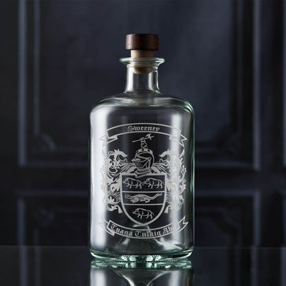 Square-shoulder apothecary decanter with personalised family crest — traditional sandblasting for a lasting mark.