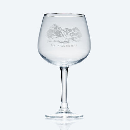 ballooon gin glass engraved with the three sisters mountain in Glencoe