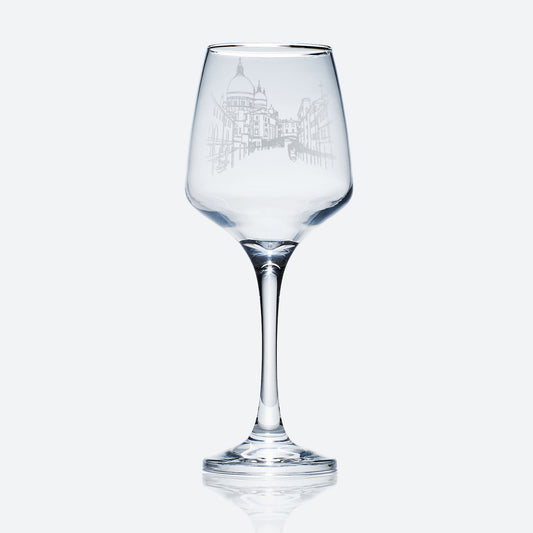 Venice skyline engraved wine glass. A perfect gift for travellers, honeymooners, or Italophiles.