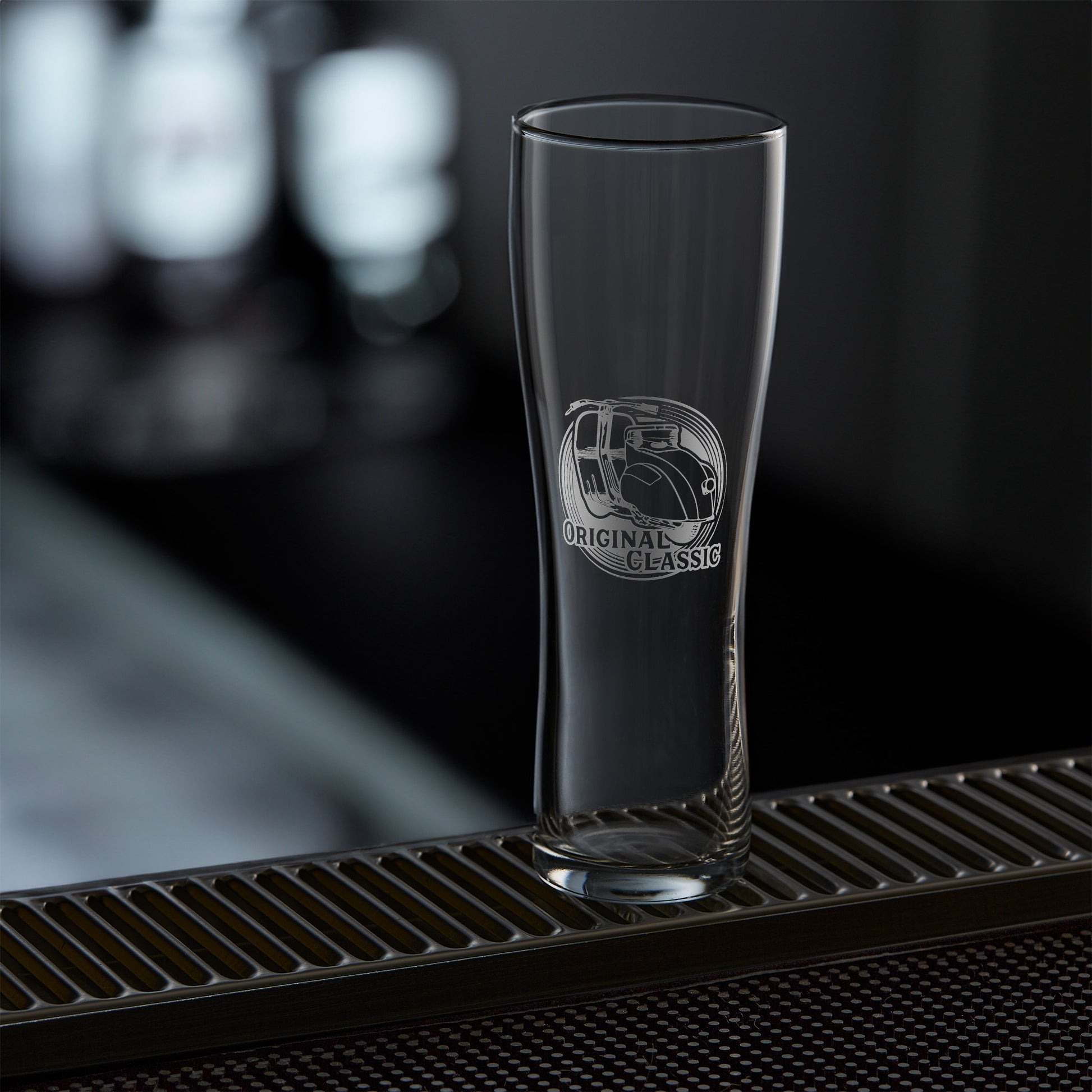 engraved craft beer pint glass featuring a vespa faro basso scooter design