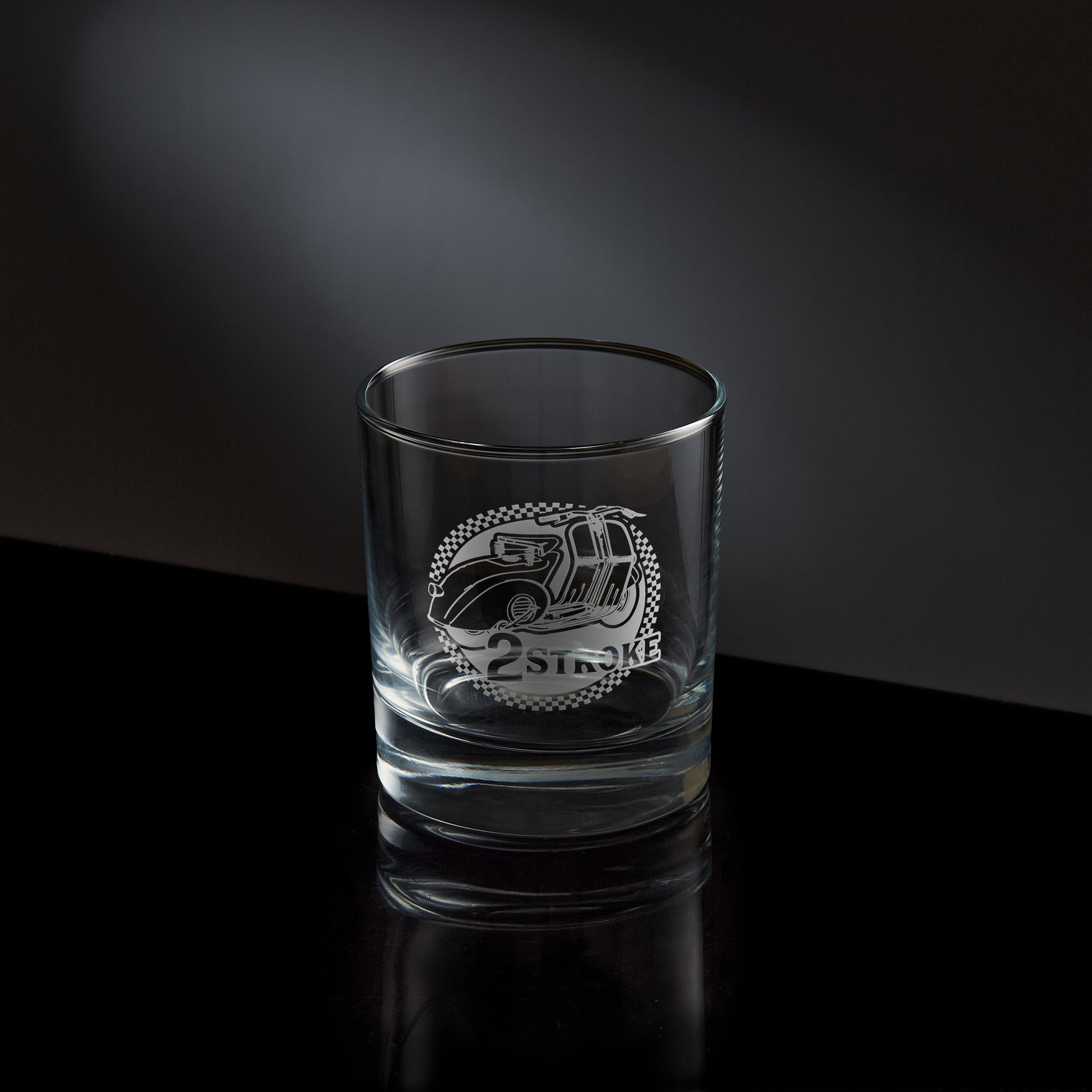 whisky glass engraved with a farro basso vespa scooter