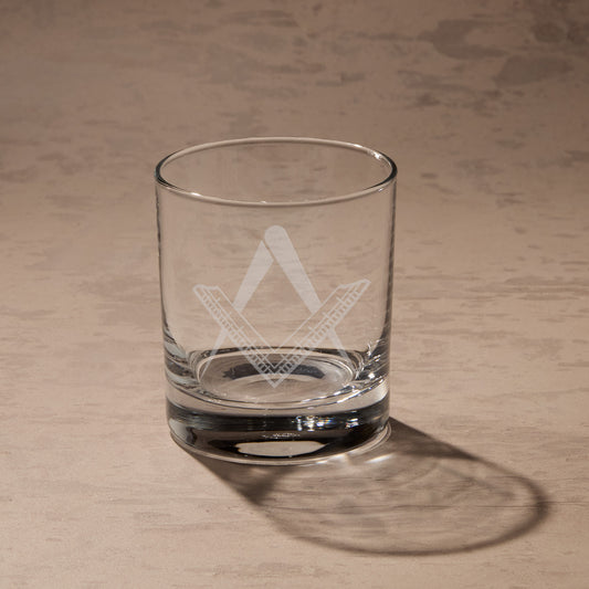 Engraved whisky glass with an Entered Apprentice square and compass