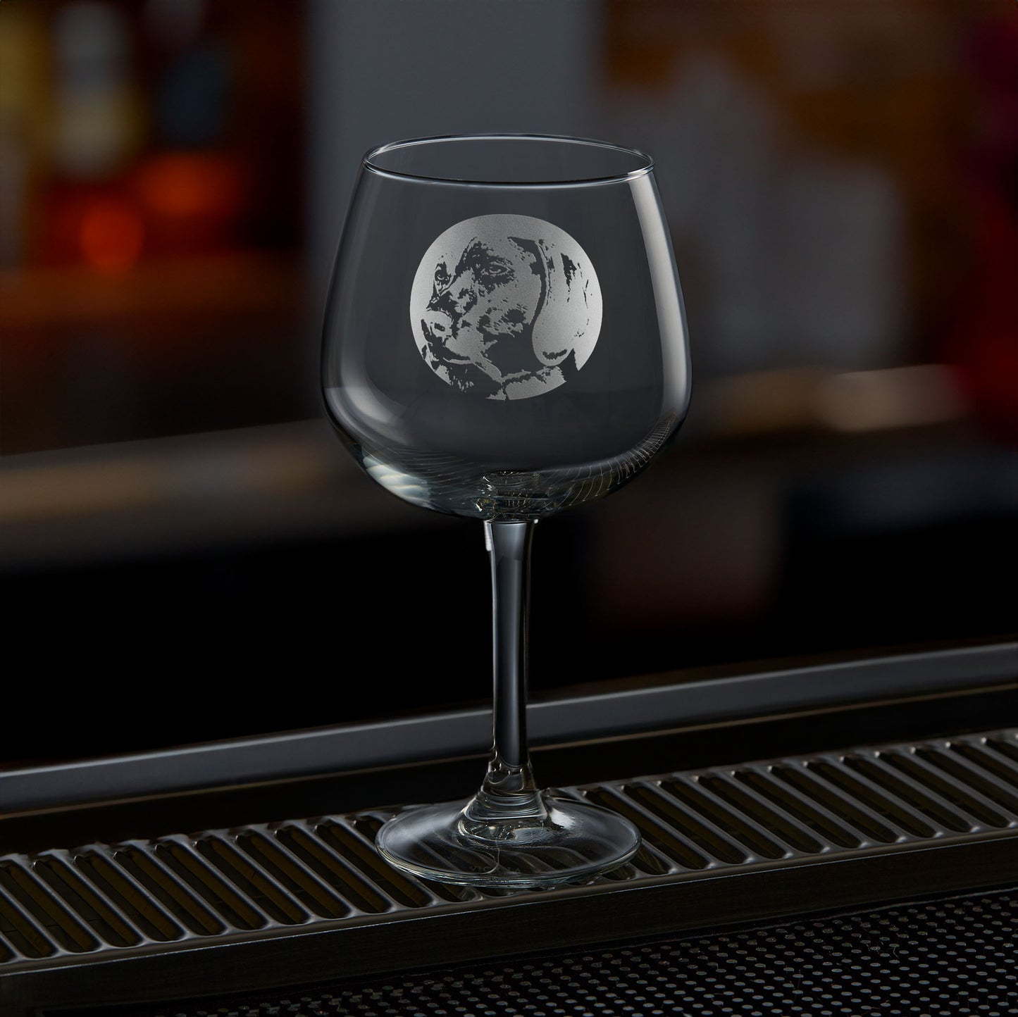 Balloon gin glass engraved with a weimeramer dog