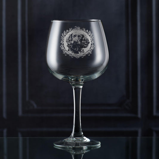 Engraved Working Cocker Spaniel gin glass featuring a detailed spaniel portrait surrounded by a leafy garland, hand-engraved in Scotland by Just The Ticket.